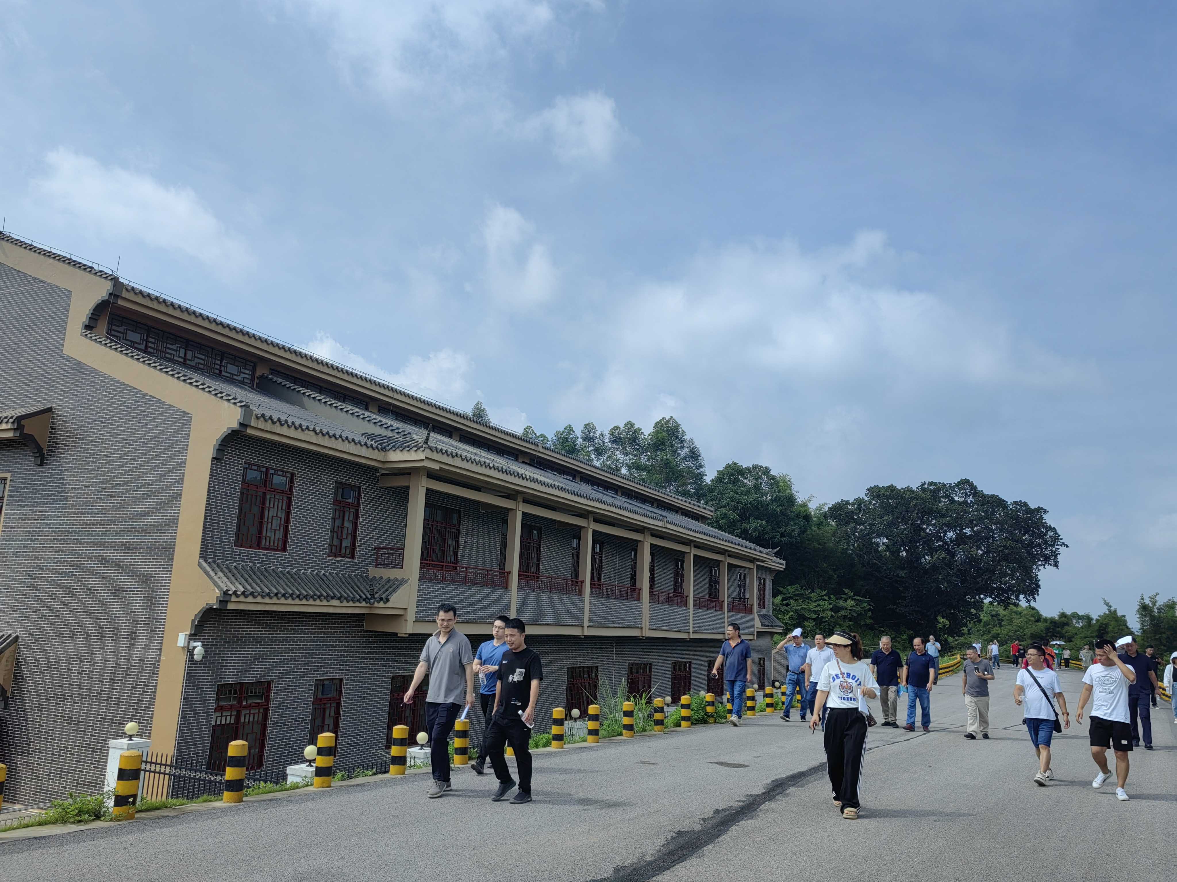 1689758536195068125.jpg 2.jpg